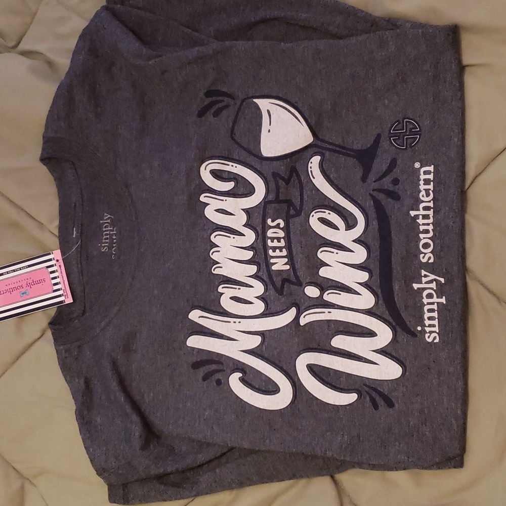 Mama needs wine tee